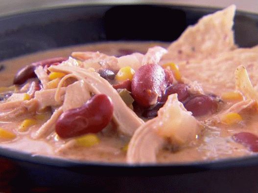 صورة شوربة التورتيلا مع الدجاج وجبنة الشيدر