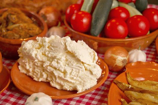صور جبنة Kaimak الصربية التقليدية