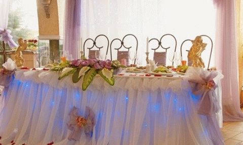 زخرفة طاولة الزفاف