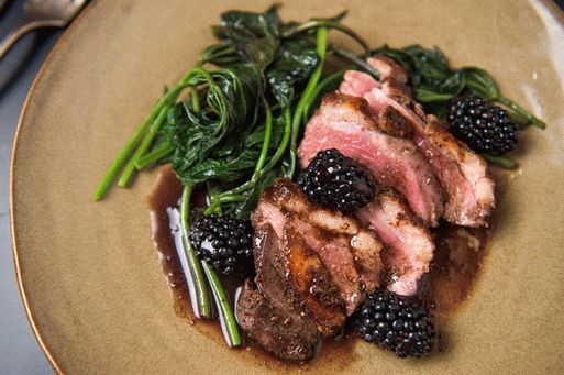 Photo Duck breast مع صلصة التوت