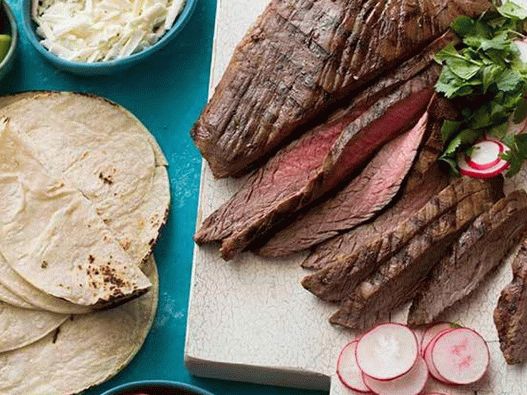 صورة للطبق - شريحة لحم في تيكيلا مشوية ، ثوم ومخلل الليمون