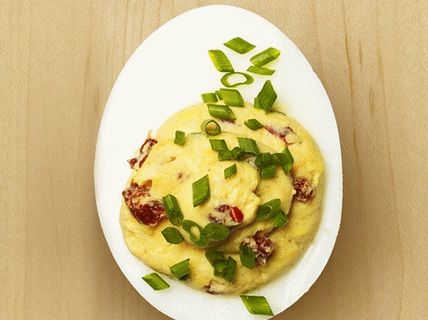 صورة البيض المحشو بالجبن والفلفل