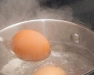 بيضة مسلوقة