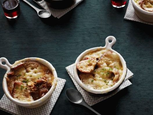 صورة للطبق - حساء البصل الفرنسي مع الأضلاع مطهية