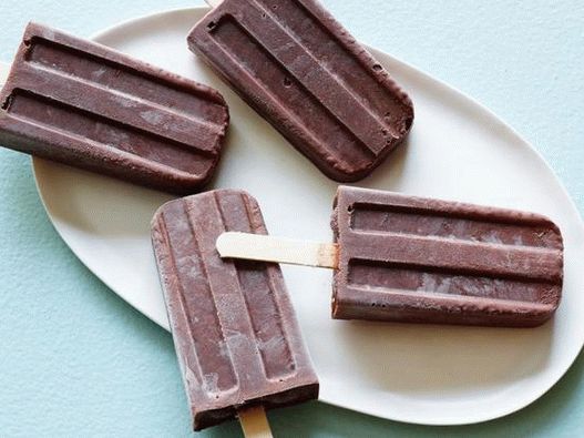 صورة لبودرة الشوكولاتة المجمدة مع بذور شيا على عصا