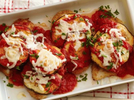 صورة الدجاج المشوي مع الباذنجان والجبن