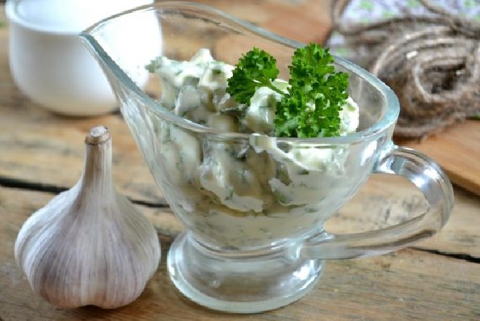 صلصة الثوم الأخضر