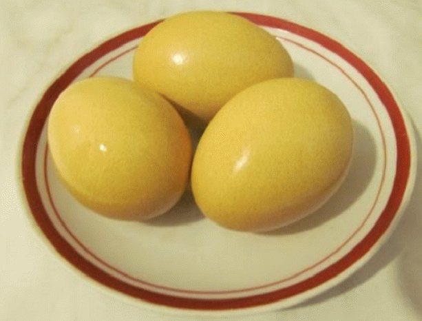 بيض عيد الفصح الاصفر
