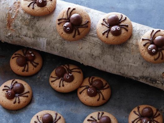 Photo Creepy Spider Cookies with Peanut Butter